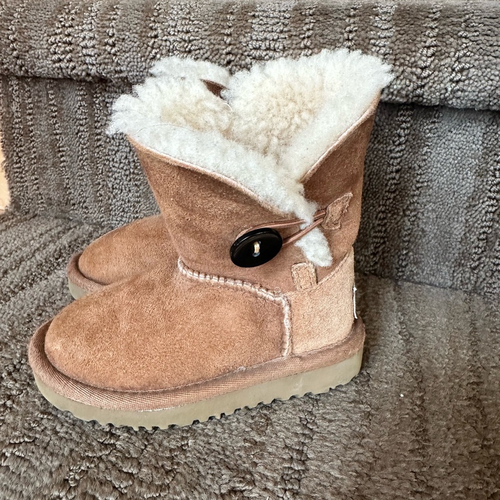 Ugg Cozy Tan Kids winter Boots size 7